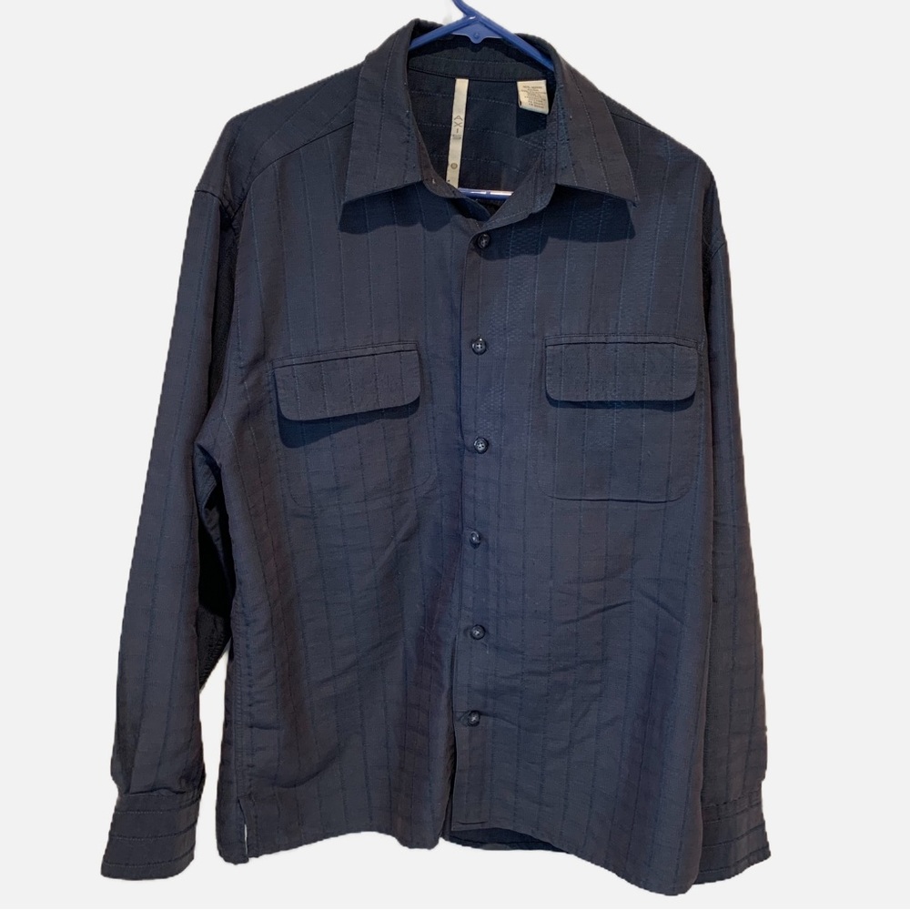 AXIS men’s long sleeve casual shirt.  Button down front & cuffs.  Size Medium